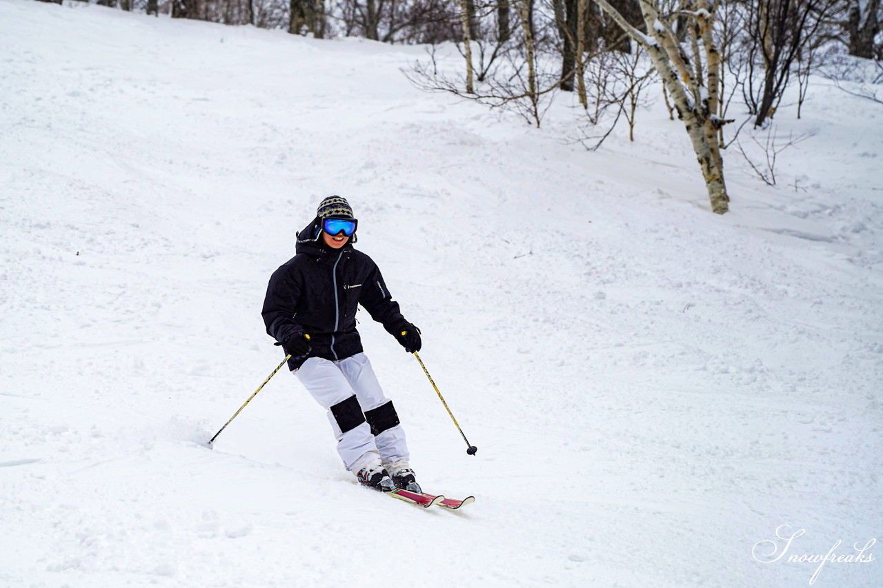 札幌国際スキー場 積雪たっぷり 300cm。コンディション良好なゲレンデでモーグル女子 ・畑田繭さんとコブコブセッション！